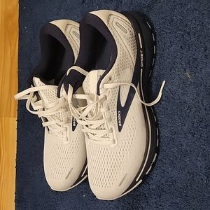 New Men's Brooks Ghost 14 carbon Neutral shoes, size 9.5